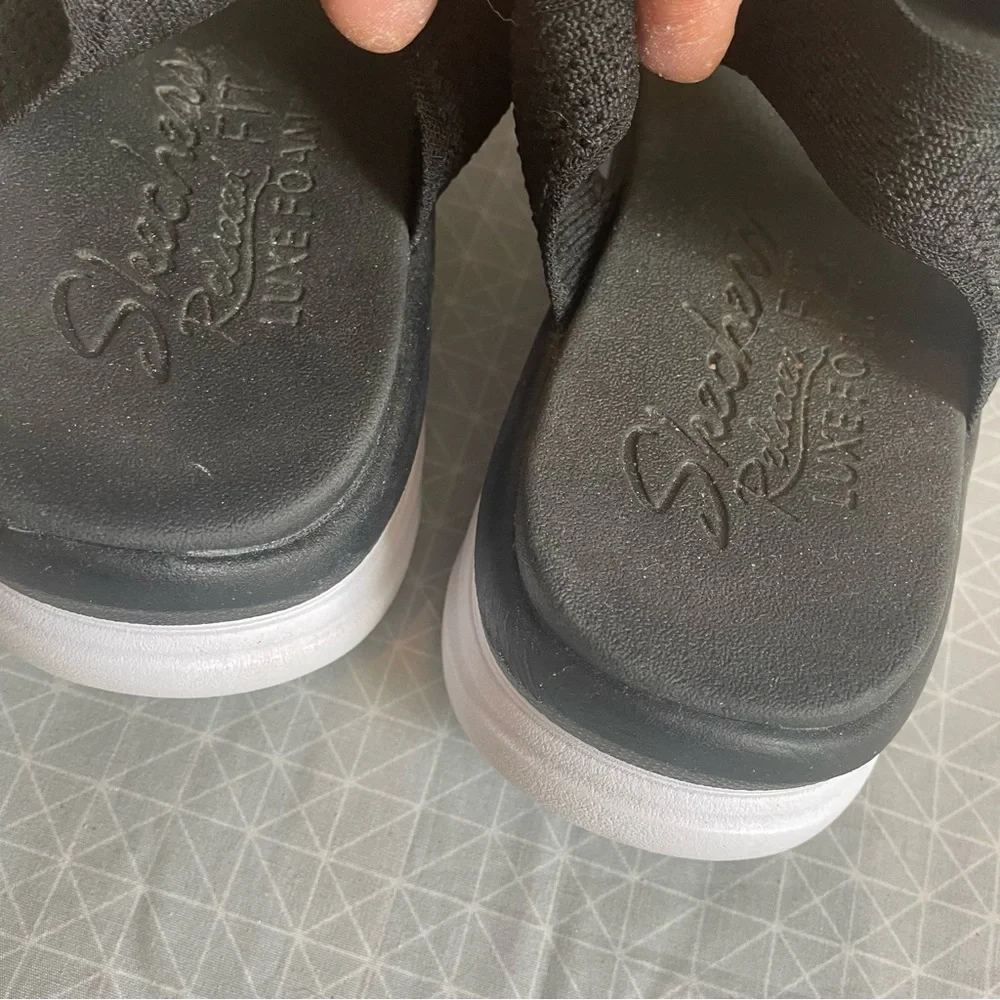 Skechers Relaxed Fit Luxe Foam Black Stretch Sandals 11 - Picture 5 of 7